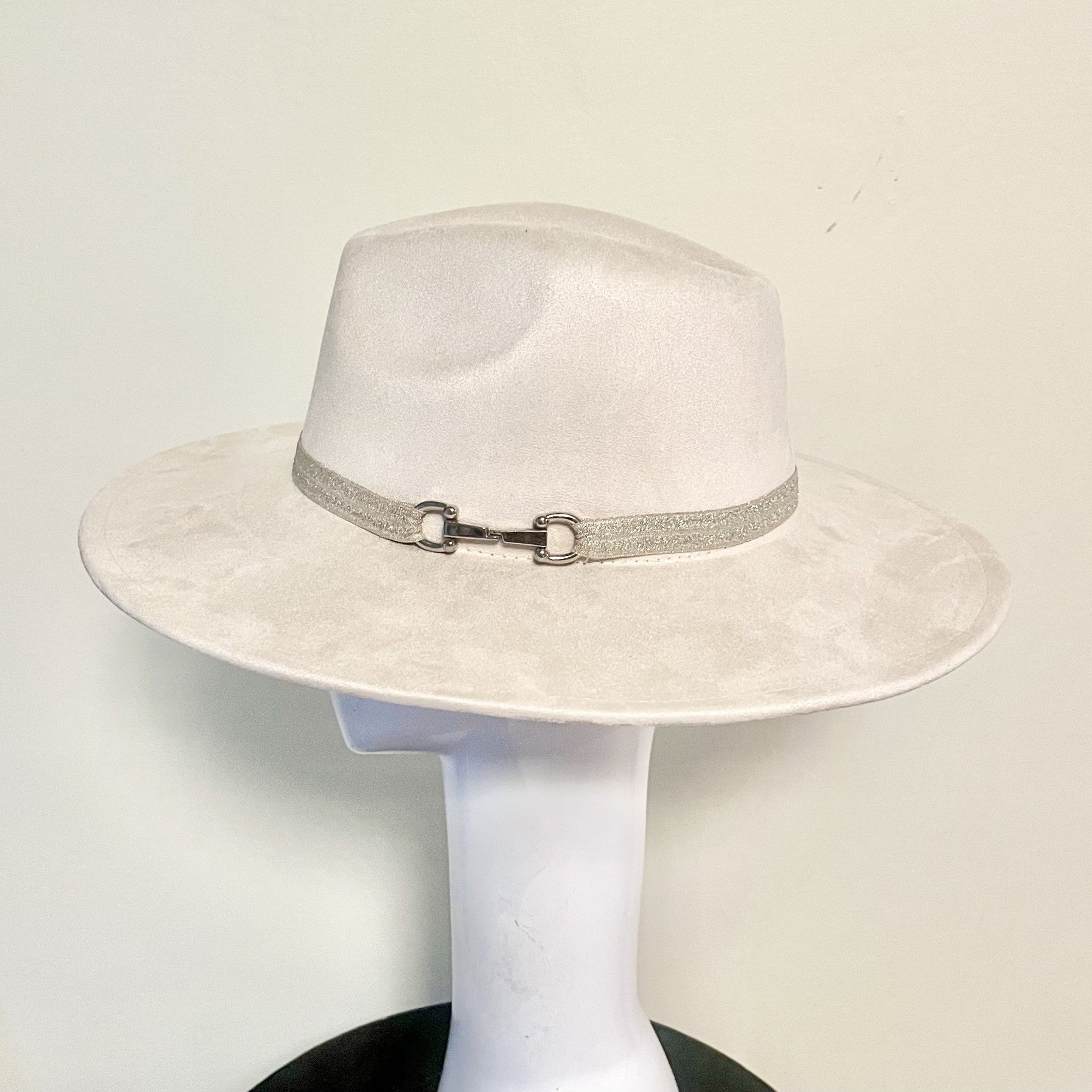 "Classic" Bone Fedora with horse bit